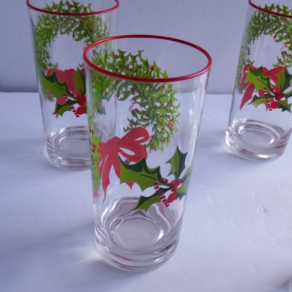 Set of 6 Holiday Wreath/Holly Themed Glasses - Picture 2 of 5